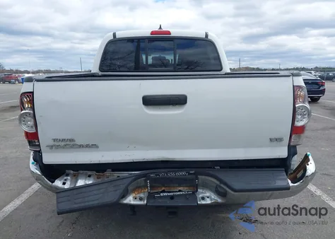 2015 Toyota Tacoma Base V6 z USA, uszkodzony, nr VIN 5TFLU4EN6FX120947